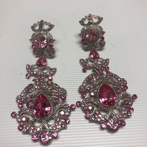 Vintage style earrings with pink stone